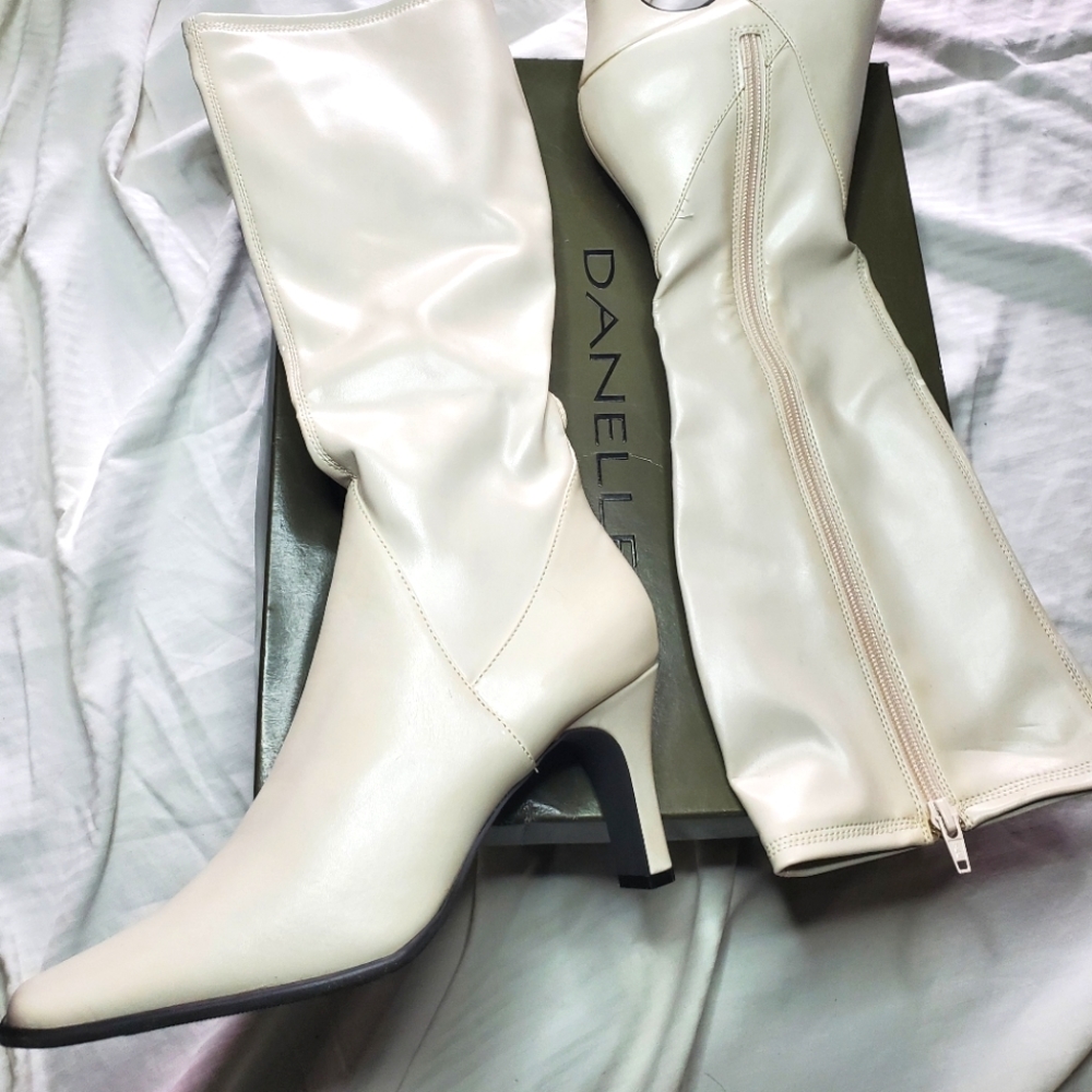 NWOT Danelle knee-high boots
